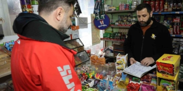 mahallenin-bakkal-borcunu-odeyip-veresiye-defterini-yakti-vcbtOLLt.jpg