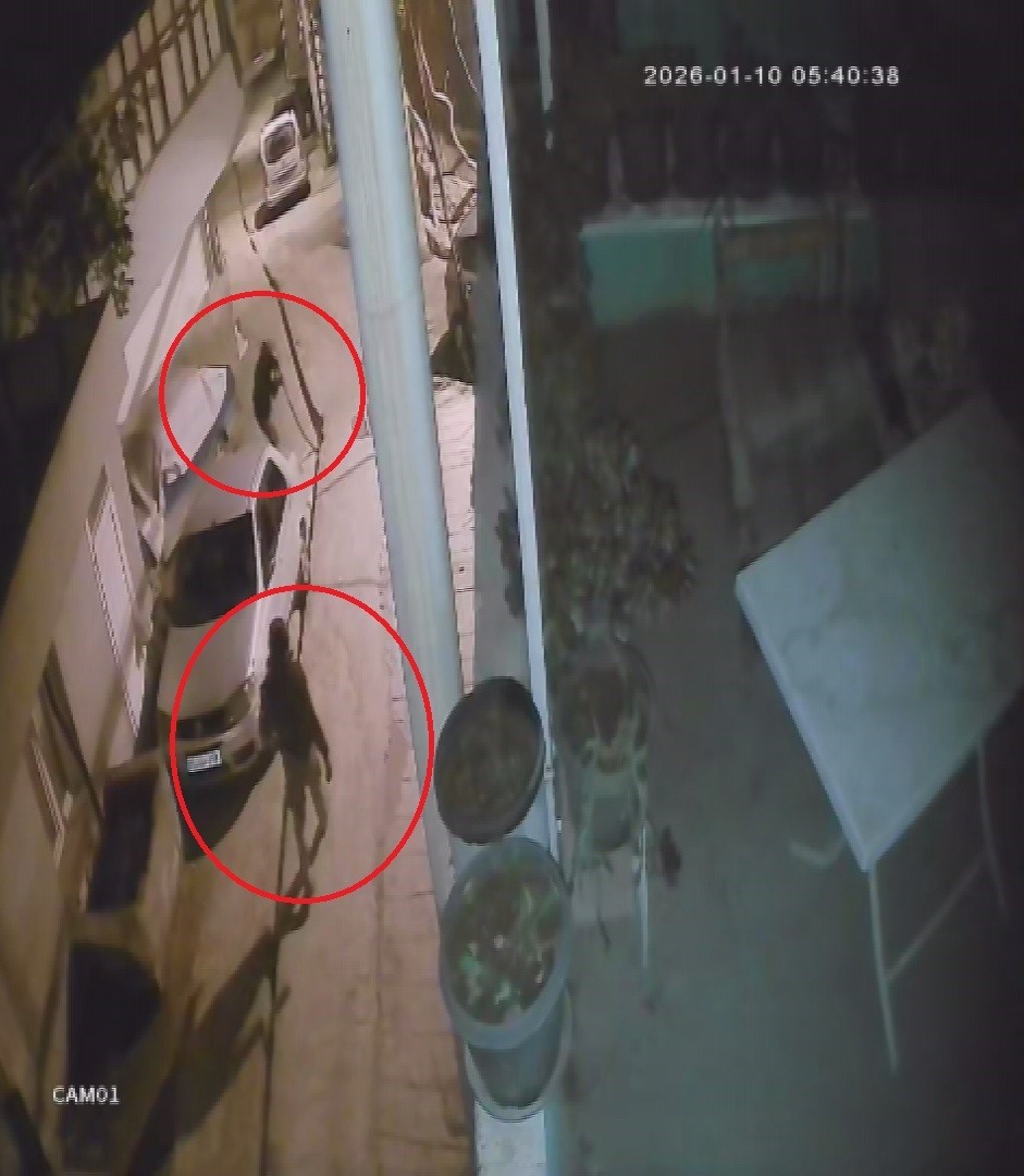 Mahallenin elektriksiz kalmasına sebep olan hırsızların canlarını hiçe sayarak yer altındaki kabloları çalma anları kamerada 9 mahallenin elektriksiz kalmasina sebep olan hirsizlarin canlarini hice sayarak yer altindaki kablolari calma anlari LH34k86c