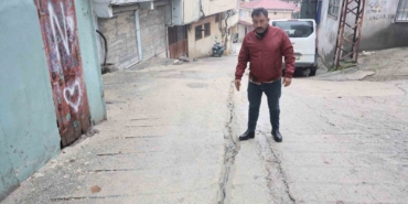 mahallenin-elektriksiz-kalmasina-sebep-olan-hirsizlarin-canlarini-hice-sayarak-yer-altindaki-kablolari-calma-anlari-i6G78tFp.jpg