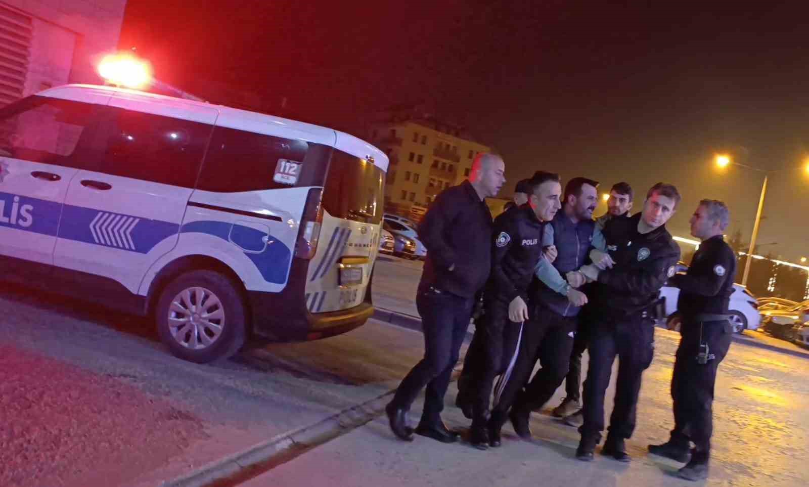 mahkeme beraat verdi ben sizi rahat ettirir miyim diyerek ogluna carpan taksicinin agabeyini vurdu 5KueRPkU