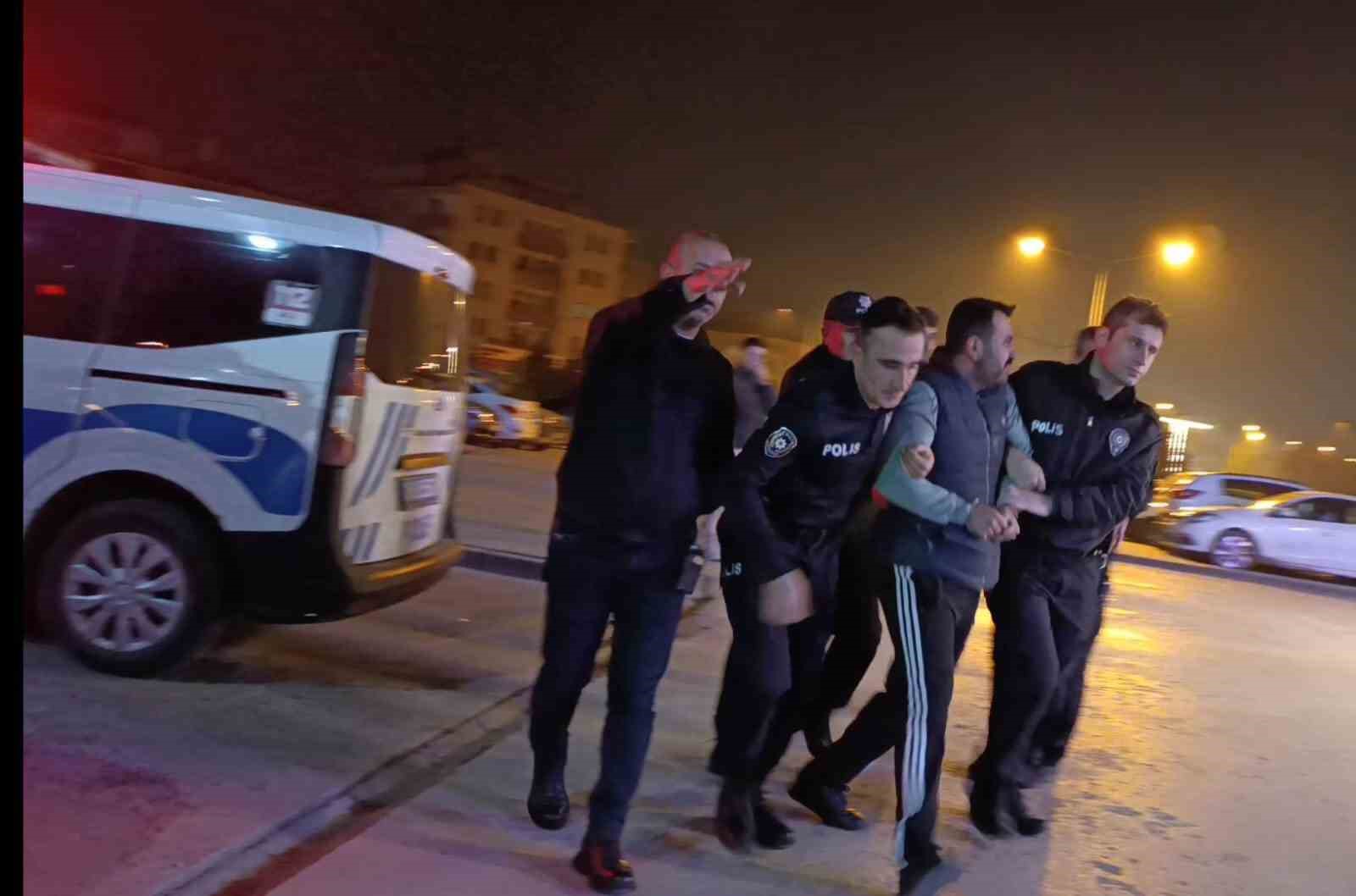 mahkeme beraat verdi ben sizi rahat ettirir miyim diyerek ogluna carpan taksicinin agabeyini vurdu TDAjyGOF