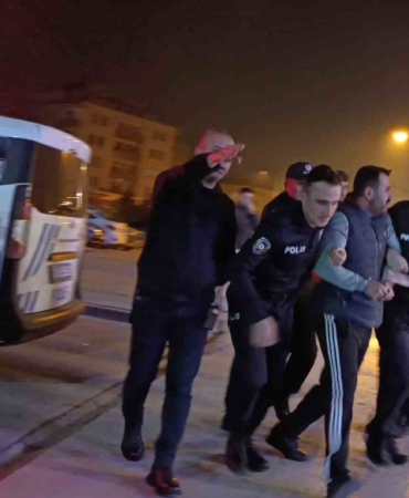 mahkeme-beraat-verdi-ben-sizi-rahat-ettirir-miyim-diyerek-ogluna-carpan-taksicinin-agabeyini-vurdu-w5F49nsb.jpg