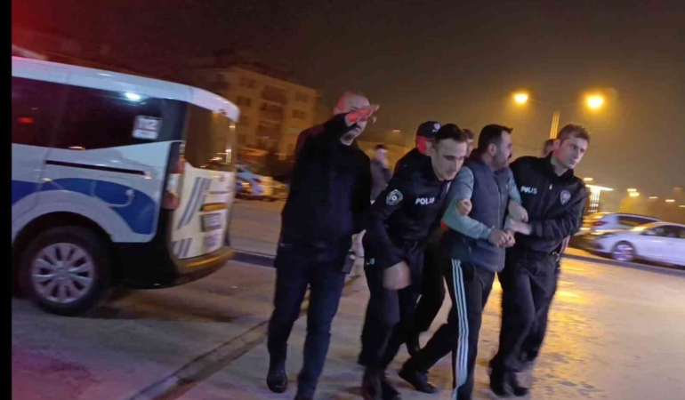 mahkeme-beraat-verdi-ben-sizi-rahat-ettirir-miyim-diyerek-ogluna-carpan-taksicinin-agabeyini-vurdu-w5F49nsb.jpg