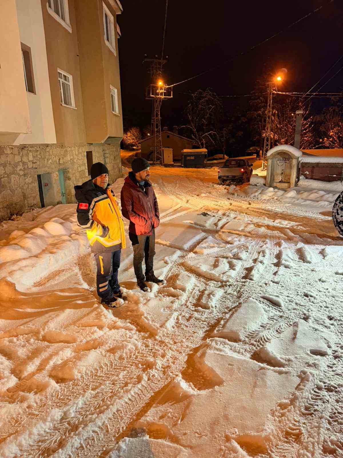 mahsur kalan hasta vatandasin yardimina karla mucadele ekipleri yetisti 1 Ai5mPeBf