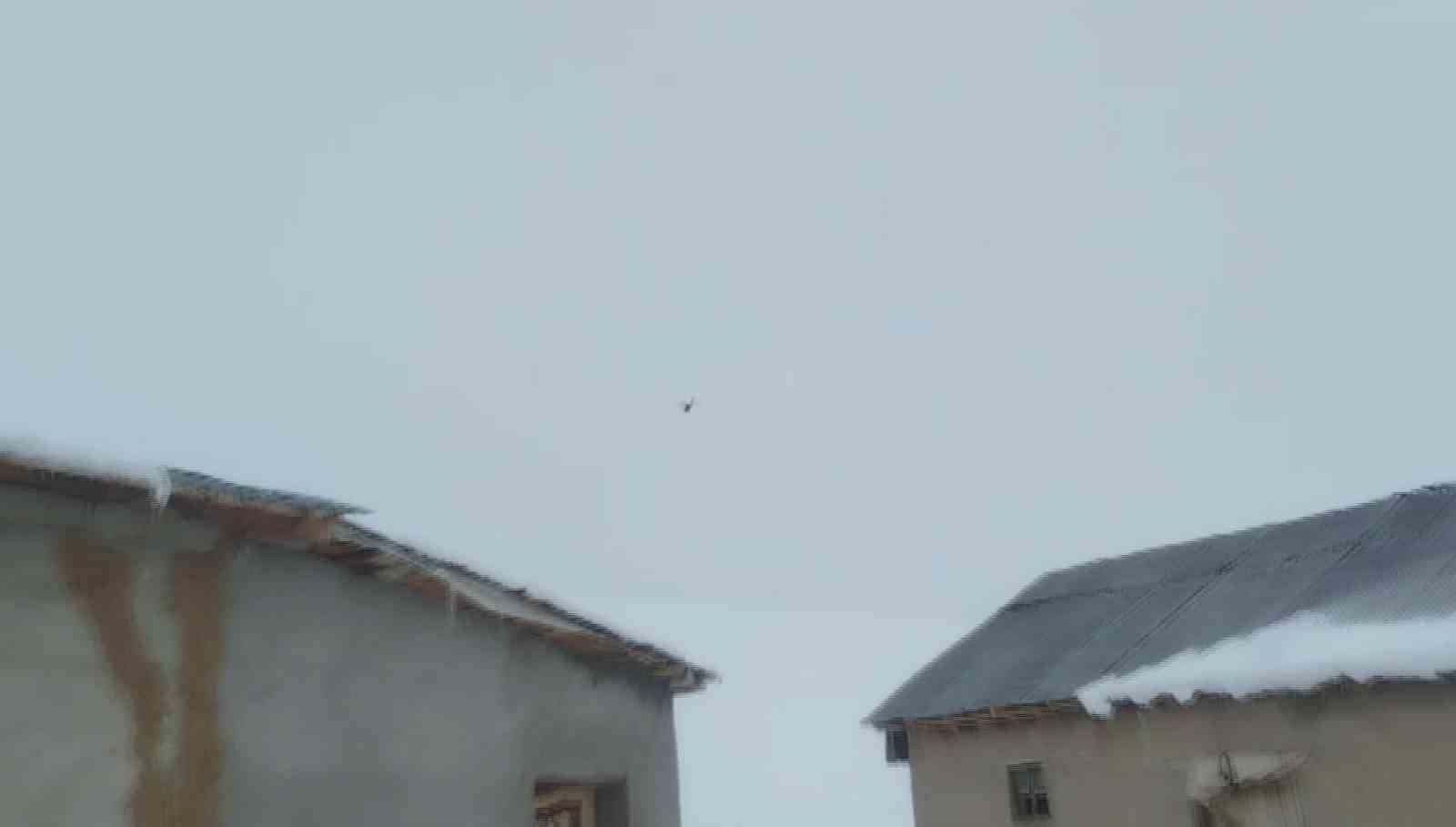 Mahsur kalan hastayı almaya giden helikoptere bez sallayarak yol gösterdi 5 mahsur kalan hastayi almaya giden helikoptere bez sallayarak yol gosterdi 1 JYa3vMCh