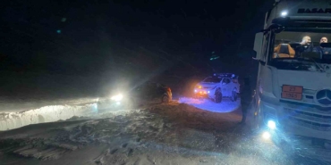mahsur-kalan-suruculer-off-road-ekiplerince-kurtarildi-gt3L1cX1.jpg