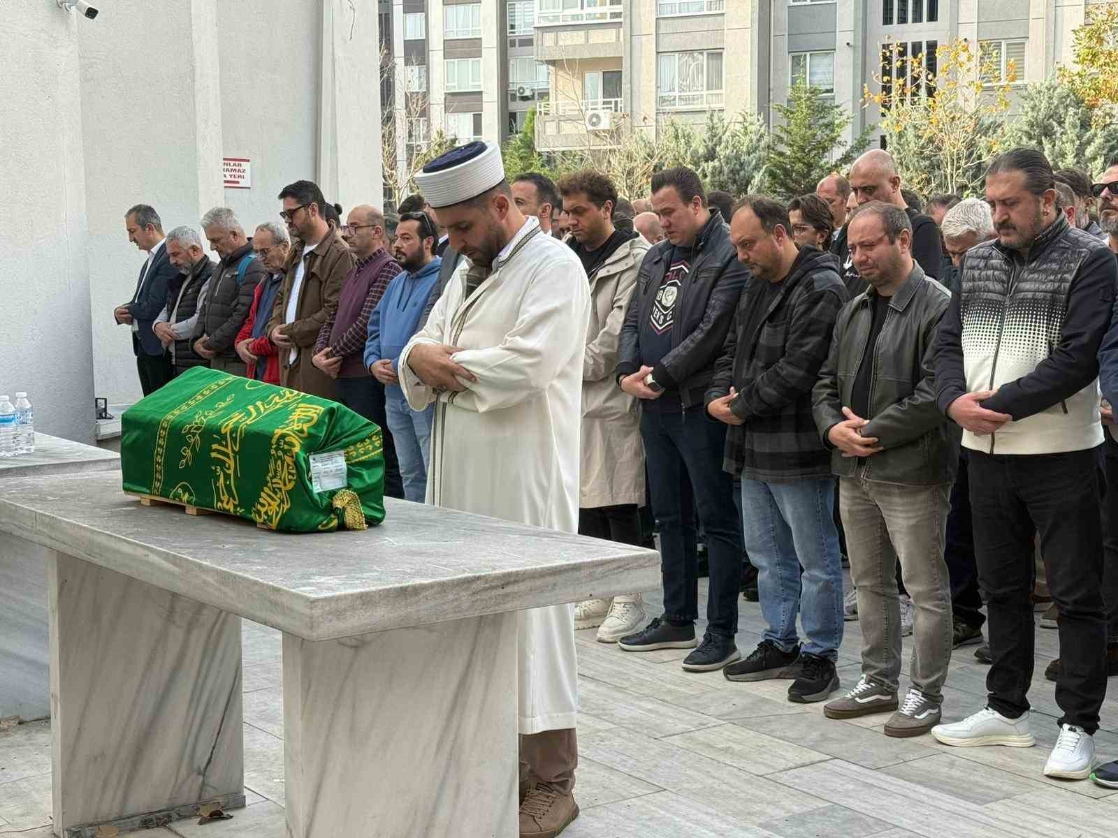 Makas atan alkollü sürücünün ölümüne neden olduğu bebek son yolculuğuna uğurlandı 4 makas atan alkollu surucunun olumune neden oldugu bebek son yolculuguna ugurlandi 0 Fslz8JtP