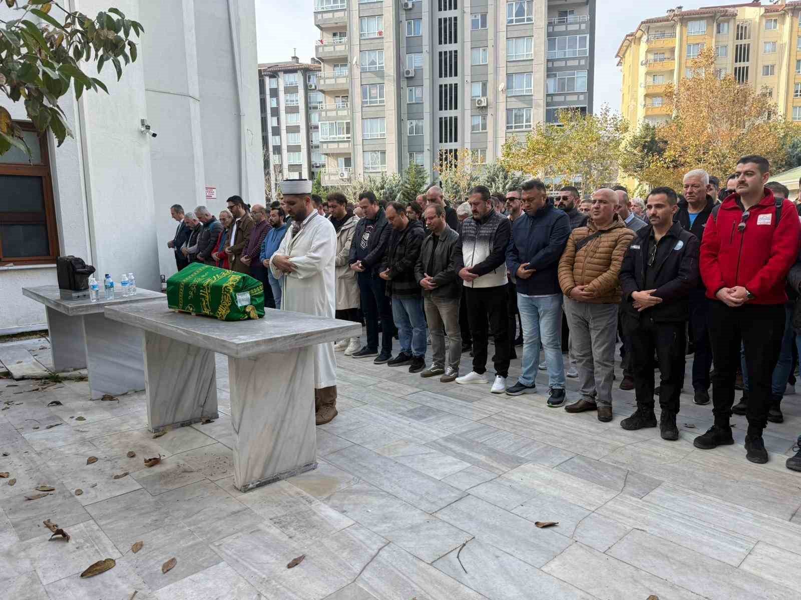 Makas atan alkollü sürücünün ölümüne neden olduğu bebek son yolculuğuna uğurlandı 6 makas atan alkollu surucunun olumune neden oldugu bebek son yolculuguna ugurlandi 2 5AF2XWzQ