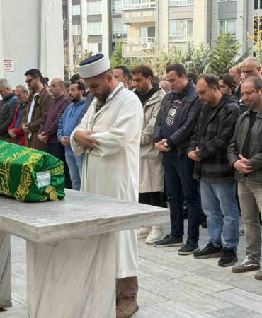makas-atan-alkollu-surucunun-olumune-neden-oldugu-bebek-son-yolculuguna-ugurlandi-9qkNx1Dv.jpg