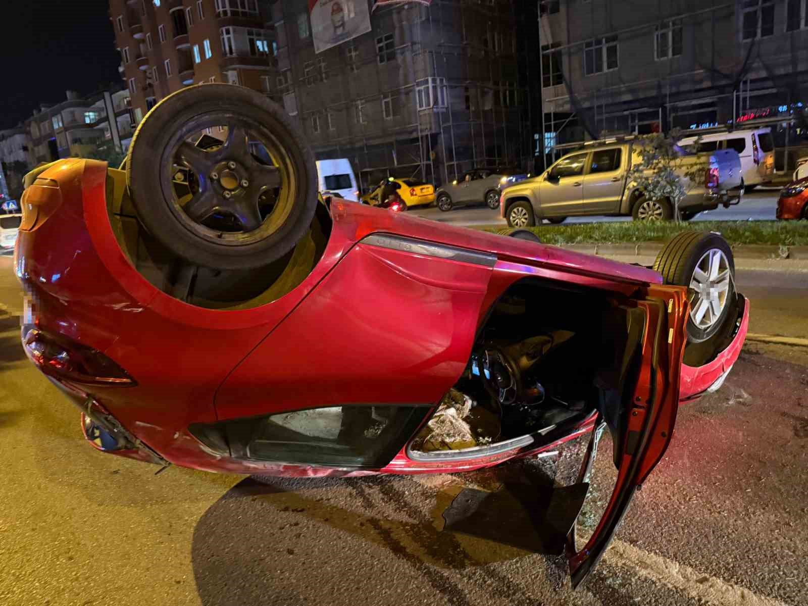 Makas atarak iki araca çarpan sürücü takla attı: 1 yaralı 6 makas atarak iki araca carpan surucu takla atti 1 yarali 2 NprzMd7Y