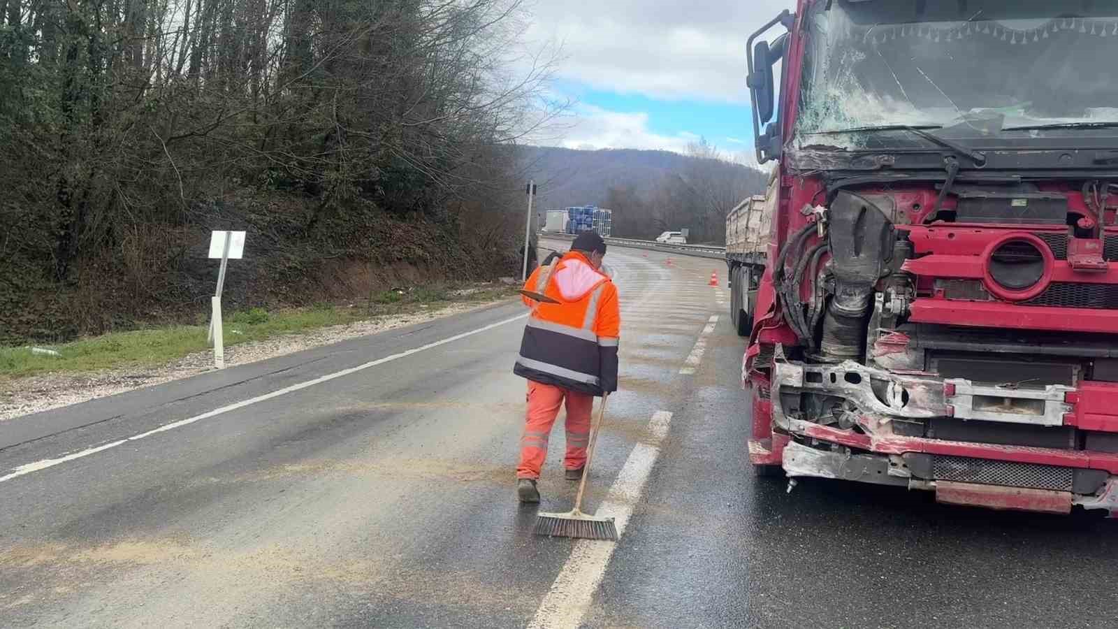 makaslayan tir kara yolunu kapatti 0 Z5P6uBvM