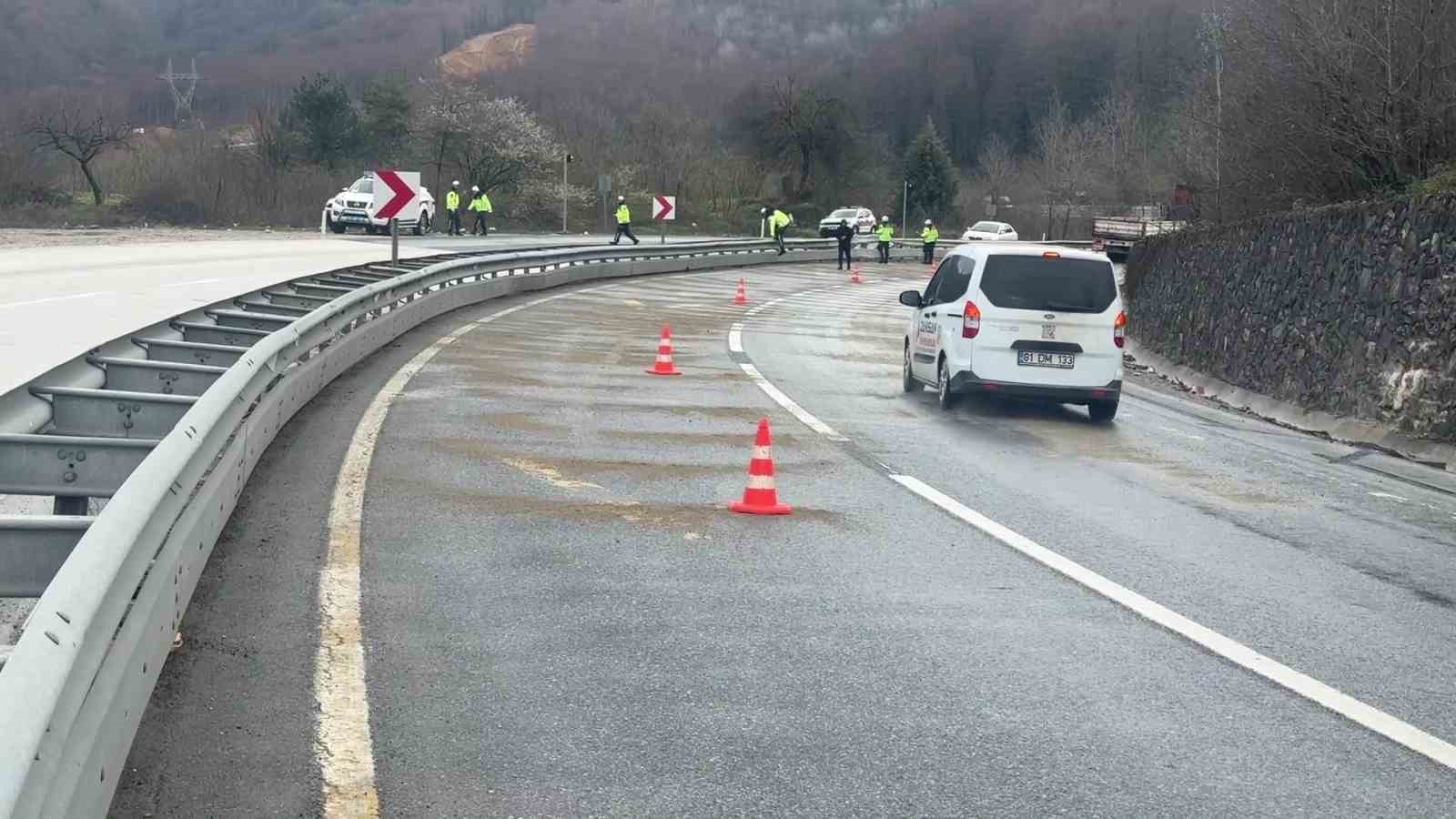 makaslayan tir kara yolunu kapatti 2 T448u759