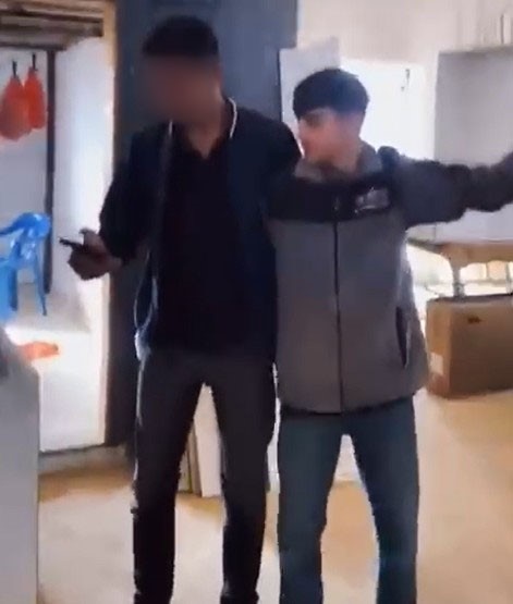 makatina hava basilmasi sonucu olen cocugun faili ile calistigi atolyede halay cektigi goruntuleri ortaya ikKvzEtn