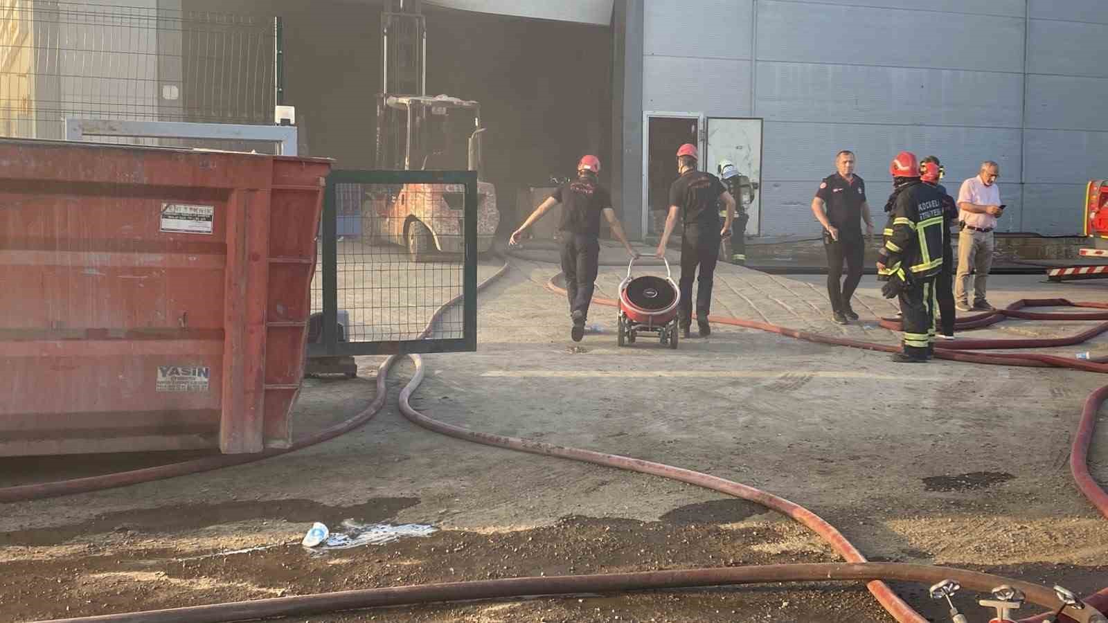 makine parcasi ureten fabrikada yangin 5 BErWyCKf