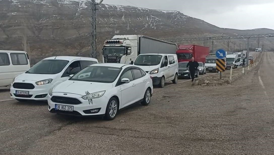 malatya kayseri karayolu ulasima kapatildi 1 4MiR4v1P