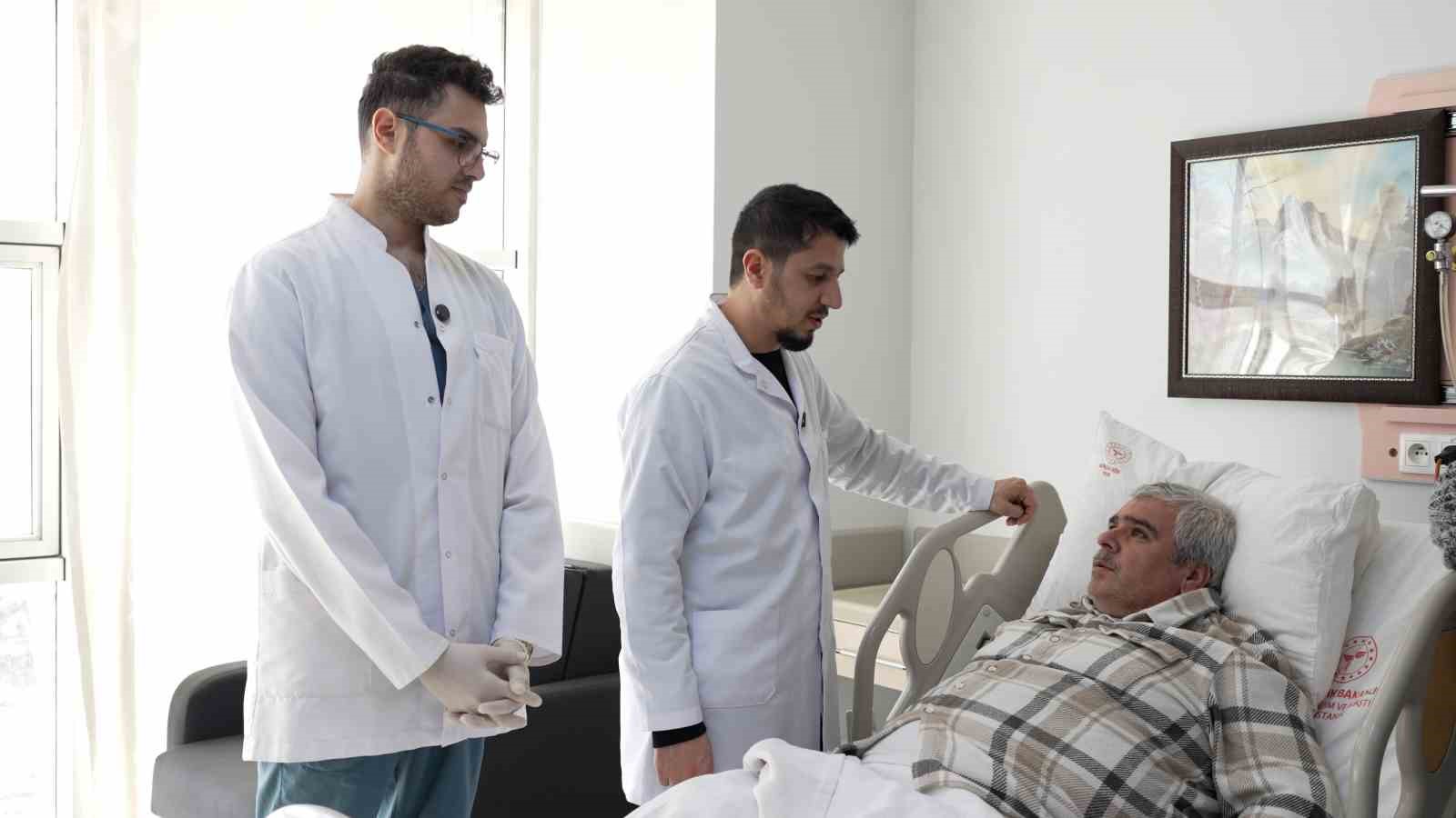 malatyada 20 santimetrelik kitle kapali yontemle cikarildi 1 MmMWhs7P