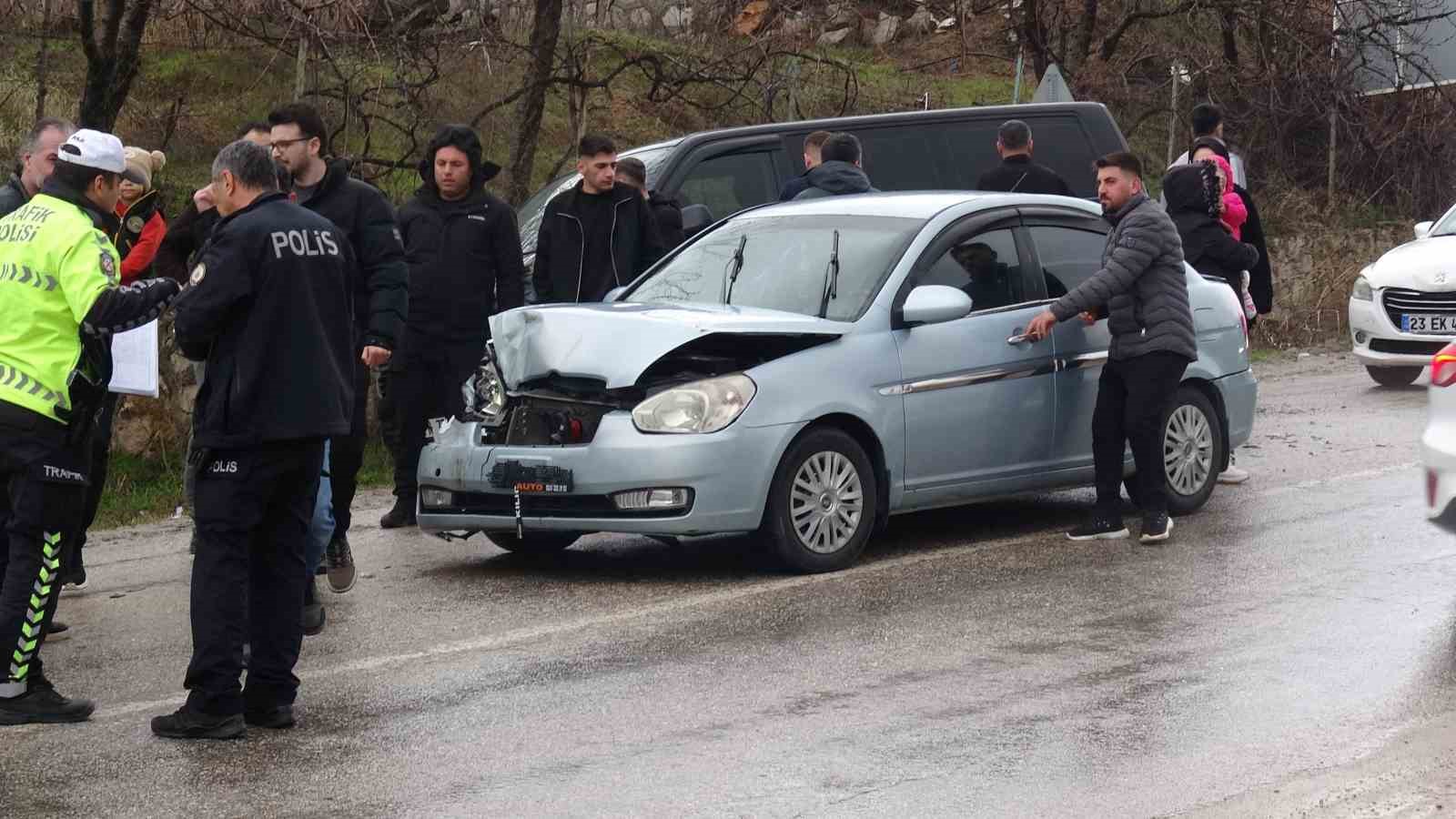 Malatya’da 5 araçlı zincirleme kaza: 4 yaralı 4 malatyada 5 aracli zincirleme kaza 4 yarali 0 FuOSaGbz