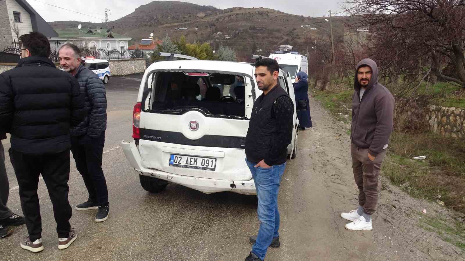 Malatya’da 5 araçlı zincirleme kaza: 4 yaralı 6 malatyada 5 aracli zincirleme kaza 4 yarali 2 PqrdjjO1