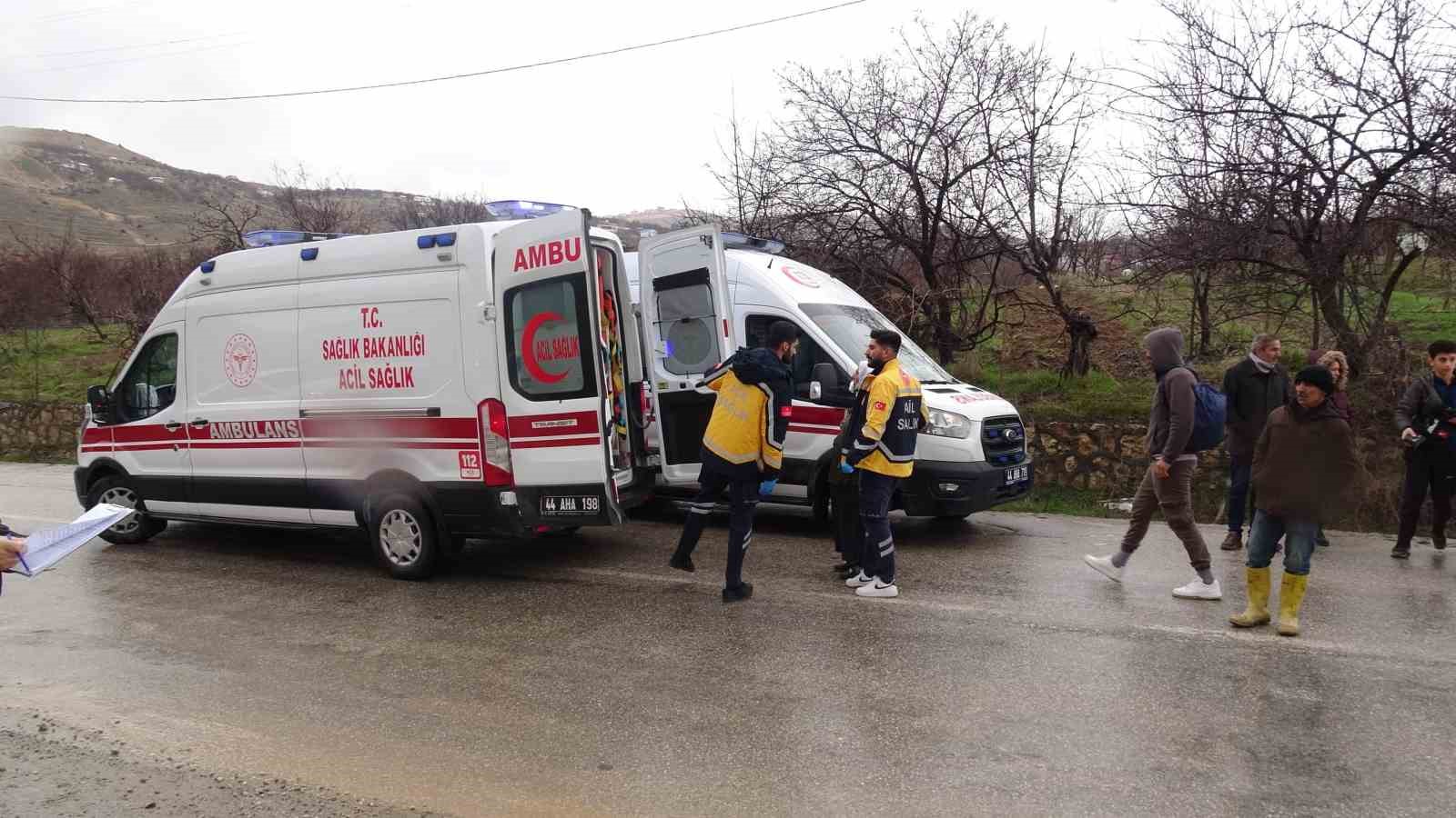 Malatya’da 5 araçlı zincirleme kaza: 4 yaralı 8 malatyada 5 aracli zincirleme kaza 4 yarali 4 iKyAvYuR