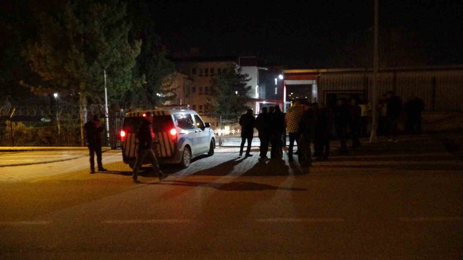 malatyada akrabalar arasinda silahli kavga 1 olu 4 LeWWcgt9