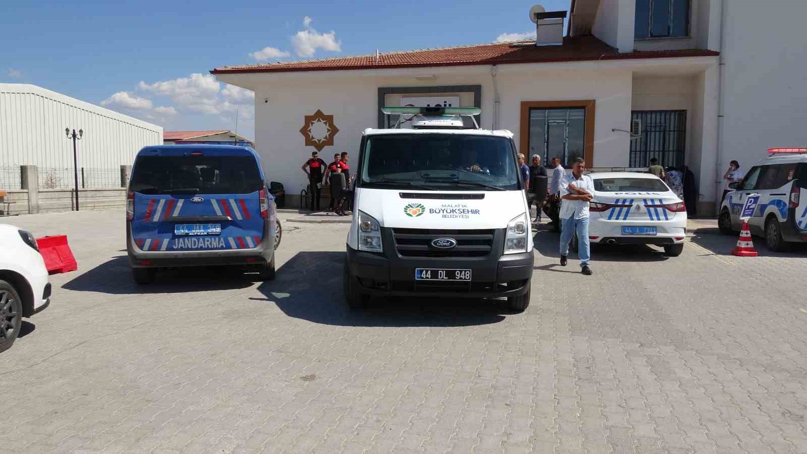 Malatya’da bahçesinde başından vurulmuş halde bulunan adam hayatını kaybetti 6 malatyada bahcesinde basindan vurulmus halde bulunan adam hayatini kaybetti 2 1ZuOVAsJ