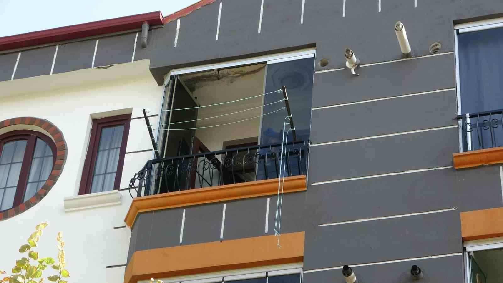 Malatya’da balkondan düşen genç kız ağır yaralandı 7 malatyada balkondan dusen genc kiz agir yaralandi 3 kdnI6WNw