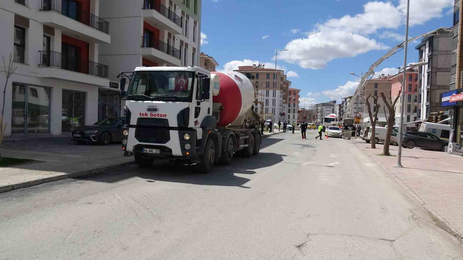 malatyada beton mikserinin carptigi kadin agir yaralandi 4 UyKs8DYd