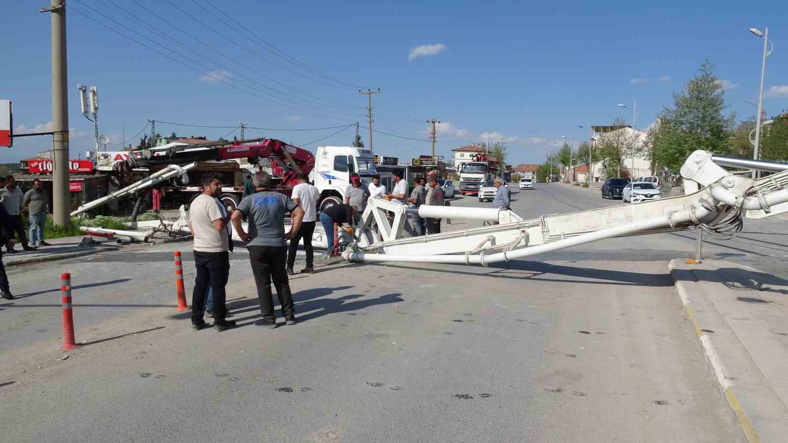 malatyada beton pompasi devrildi faciadan donuldu 0