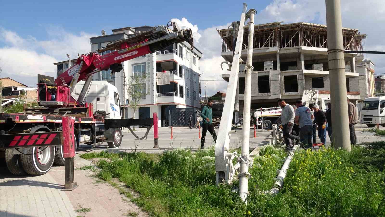malatyada beton pompasi devrildi faciadan donuldu 2