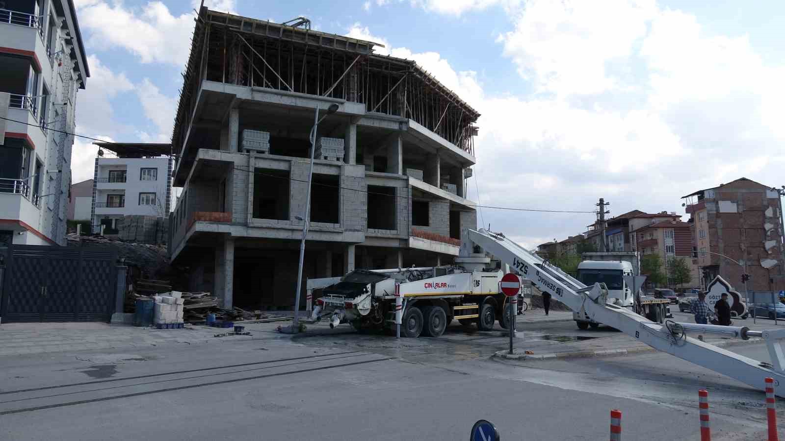 malatyada beton pompasi devrildi faciadan donuldu 5 jqQyDDzu