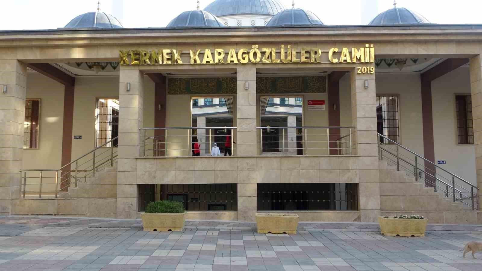 Malatya’da camide şüpheli çanta paniği 5 malatyada camide supheli canta panigi 1 k2mMW9lG