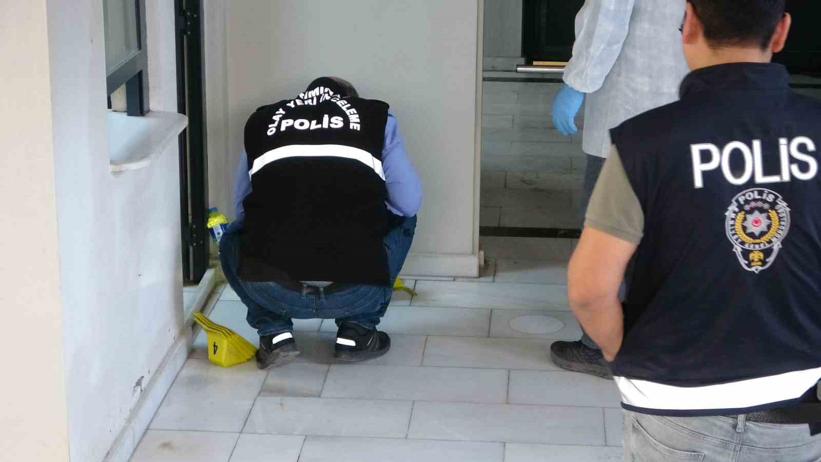 Malatya’da camide şüpheli çanta paniği 9 malatyada camide supheli canta panigi 5 cROSmWU3