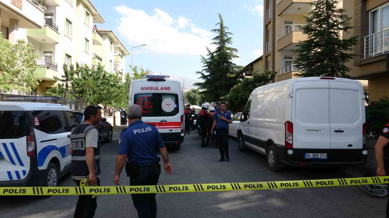 Malatya’da cinnet geçiren baba, eşini ve kızını öldürdü 9 malatyada cinnet geciren baba esini ve kizini oldurdu 5 5yPm57KQ