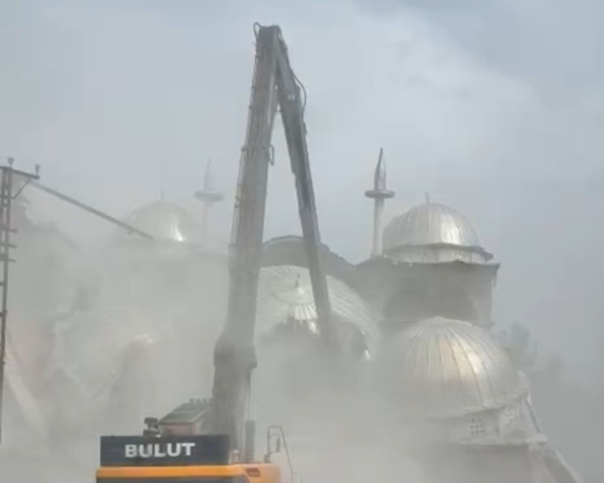 Malatya’da depremde hasar gören cami kontrollü şekilde yıkıldı 6 malatyada depremde hasar goren cami kontrollu sekilde yikildi 2 4sWlYBDD
