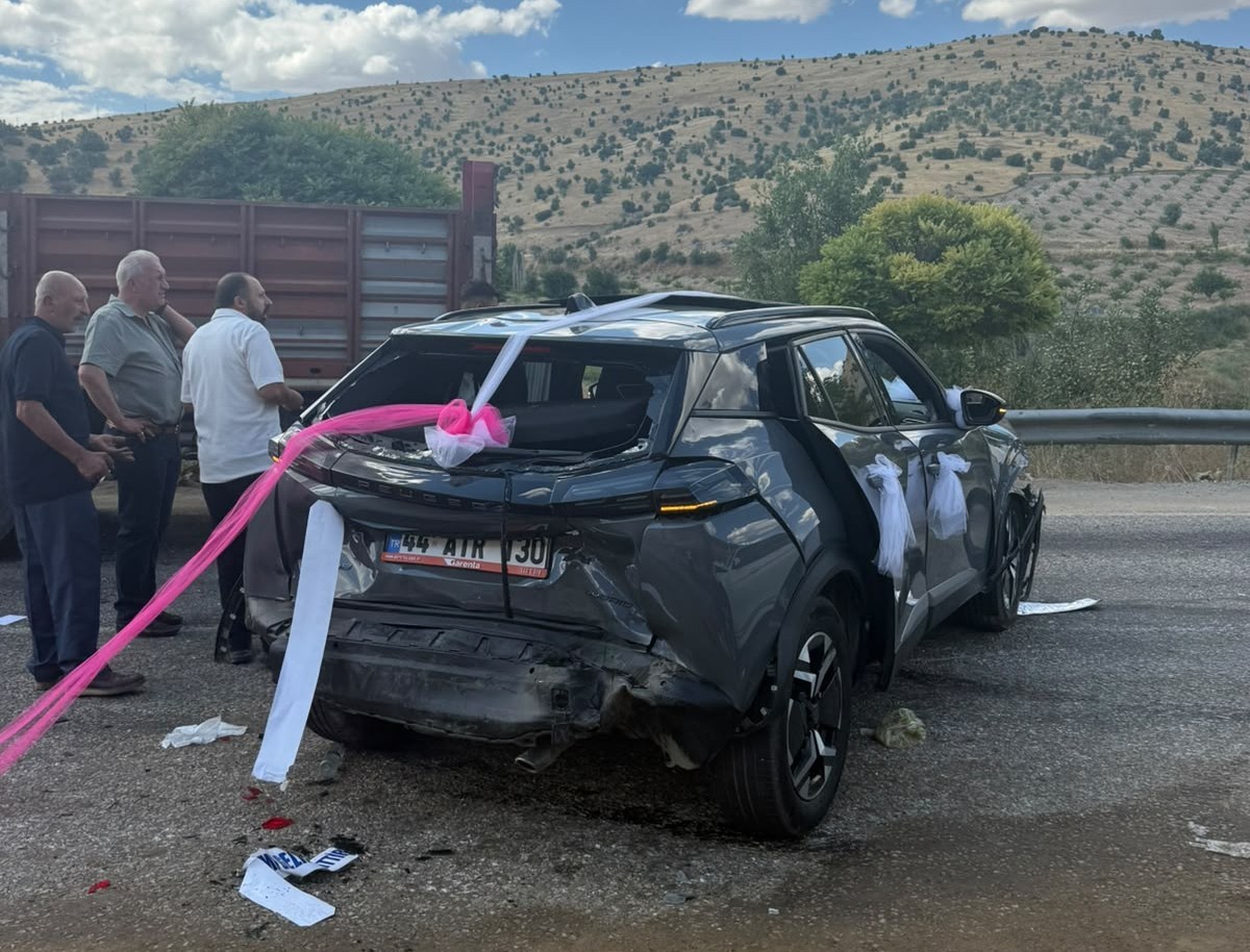 malatyada dugun konvoyunda kaza 9 yarali 1 OHYZdeMG