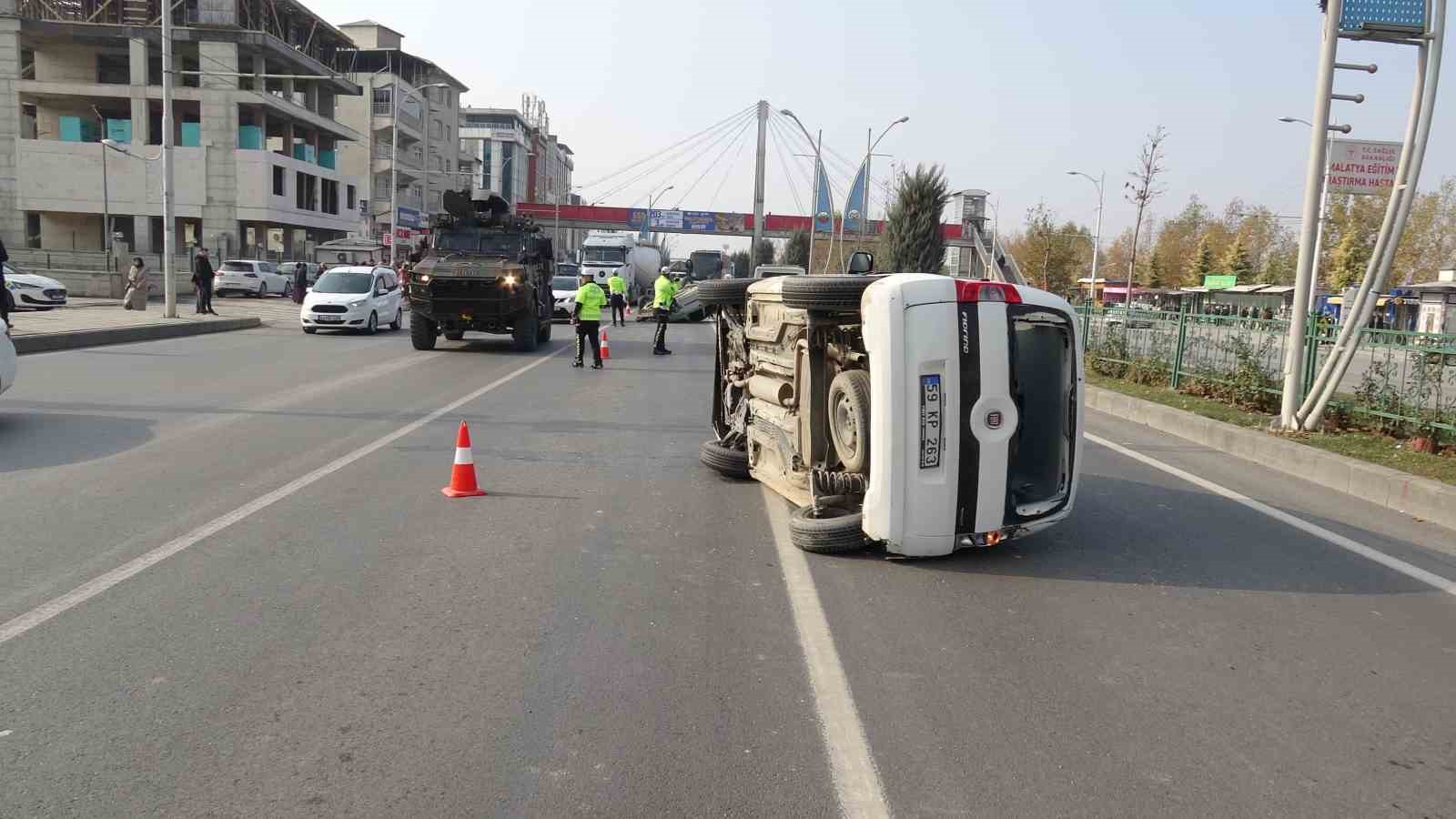 Malatya’da hafif ticari araç ile otomobil çarpıştı: 3 yaralı 7 malatyada hafif ticari arac ile otomobil carpisti 3 yarali 3 3JAMXGFr
