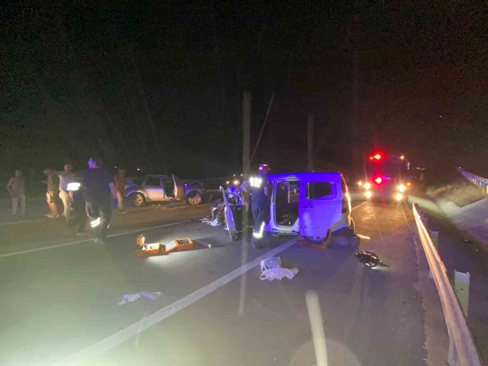Malatya’da hafif ticari araç otomobille çarpıştı: 5 yaralı 5 malatyada hafif ticari arac otomobille carpisti 5 yarali 1