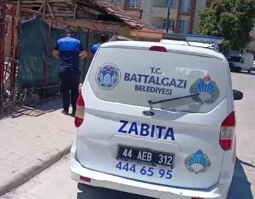 malatyada-halk-sagligini-tehdit-eden-ruhsatsiz-kayisi-deposuna-muhur-hIedr6Dj.jpg