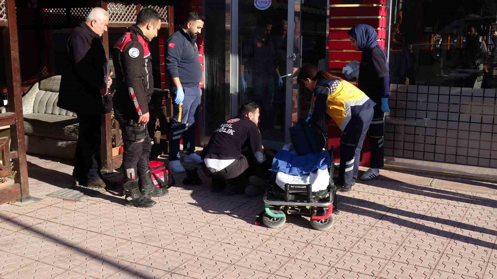 Malatya’da husumetlilerin tartışması kanlı bitti: 1 yaralı 5 malatyada husumetlilerin tartismasi kanli bitti 1 yarali 1 fGywzC6J