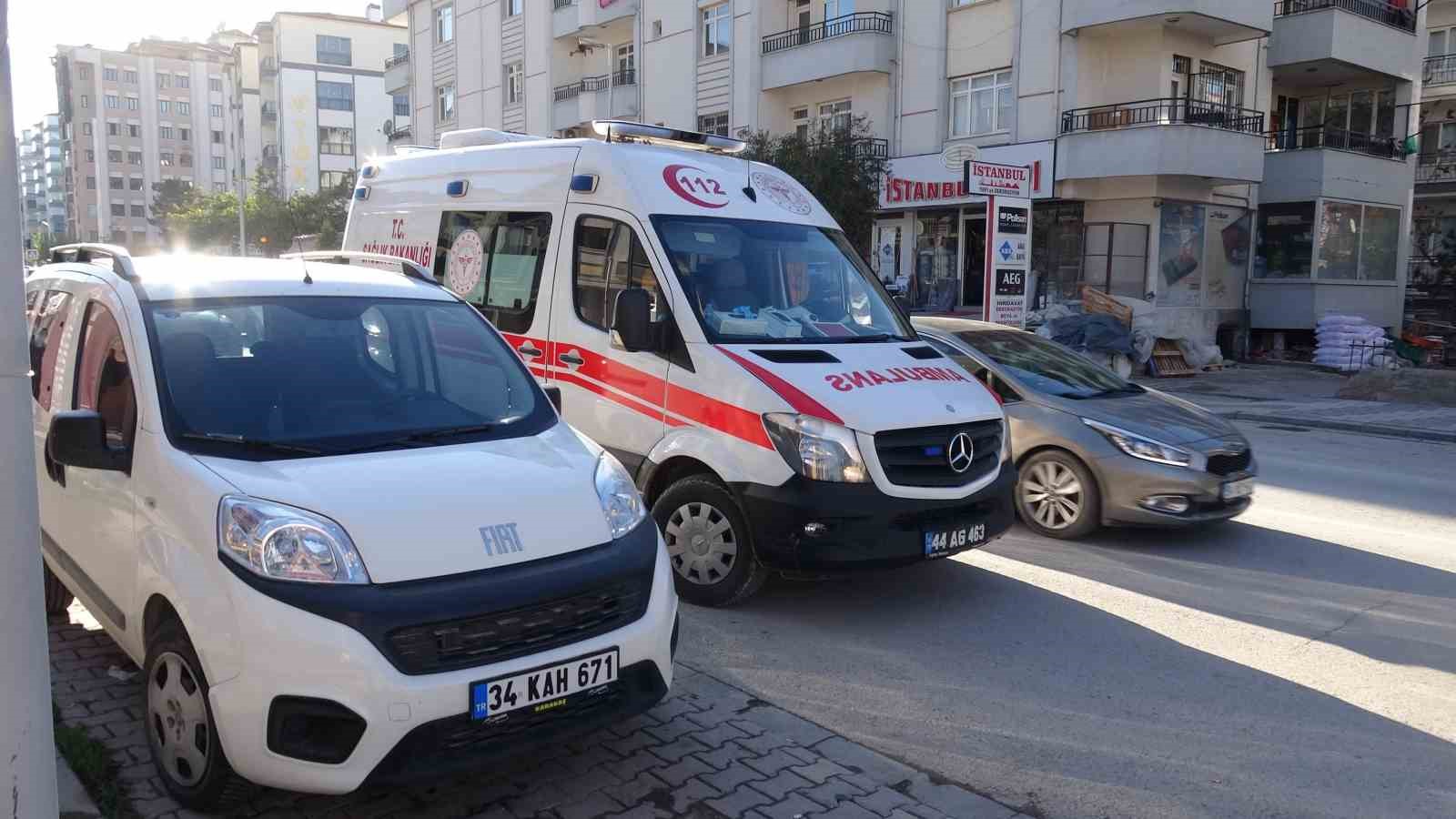 Malatya’da husumetlilerin tartışması kanlı bitti: 1 yaralı 8 malatyada husumetlilerin tartismasi kanli bitti 1 yarali 4 rWILROGj