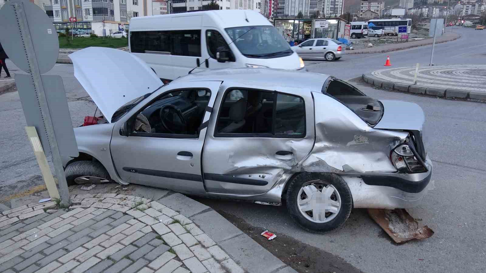 Malatya’da iki araç çarpıştı: 4 yaralı 7 malatyada iki arac carpisti 4 yarali 3 WUCrFaQU