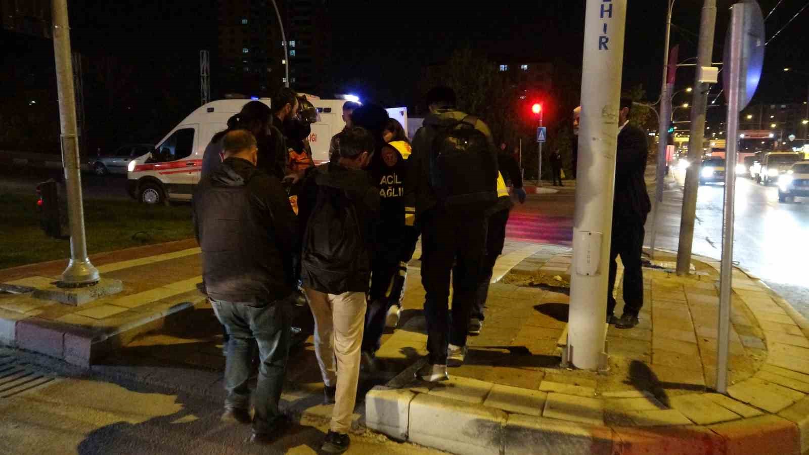 malatyada iki aracin carpistigi kazada ortalik savas alanina dondu 3 yarali 1 TdTJlUeT