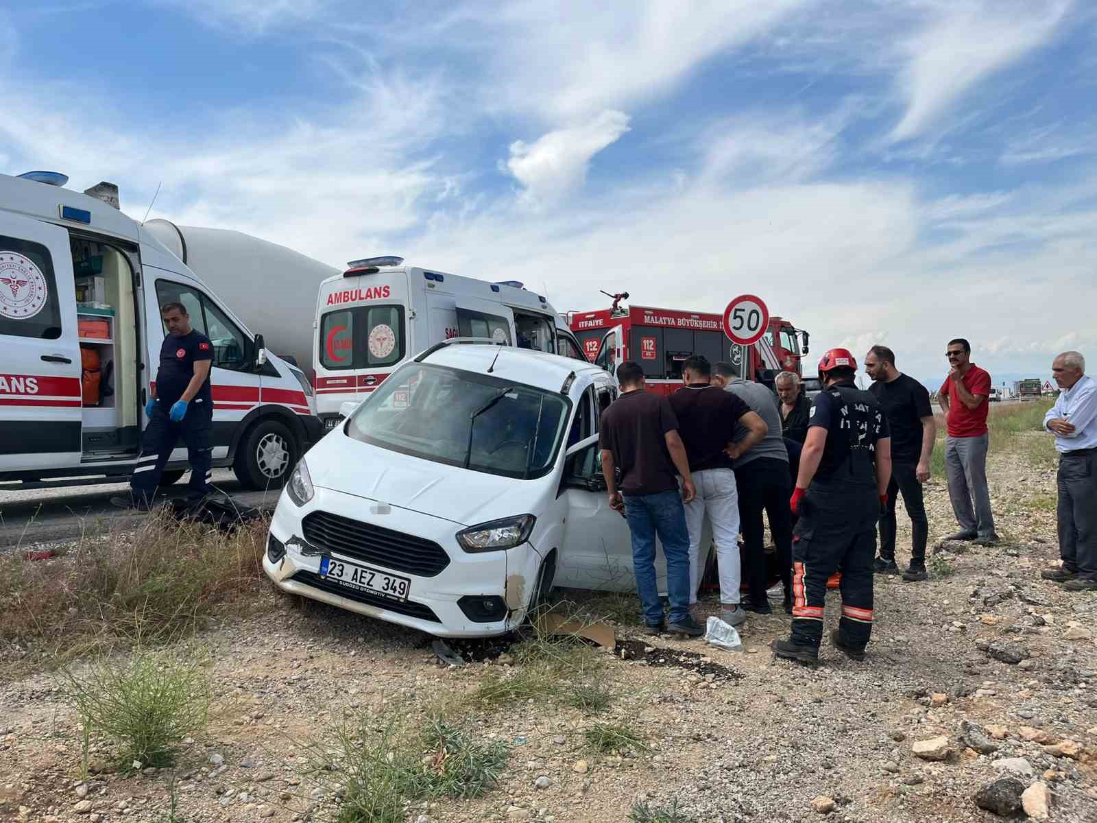 Malatya’da iki hafif ticari araç çarpıştı: 3 yaralı 5 malatyada iki hafif ticari arac carpisti 3 yarali 1 NfiQ9EFN