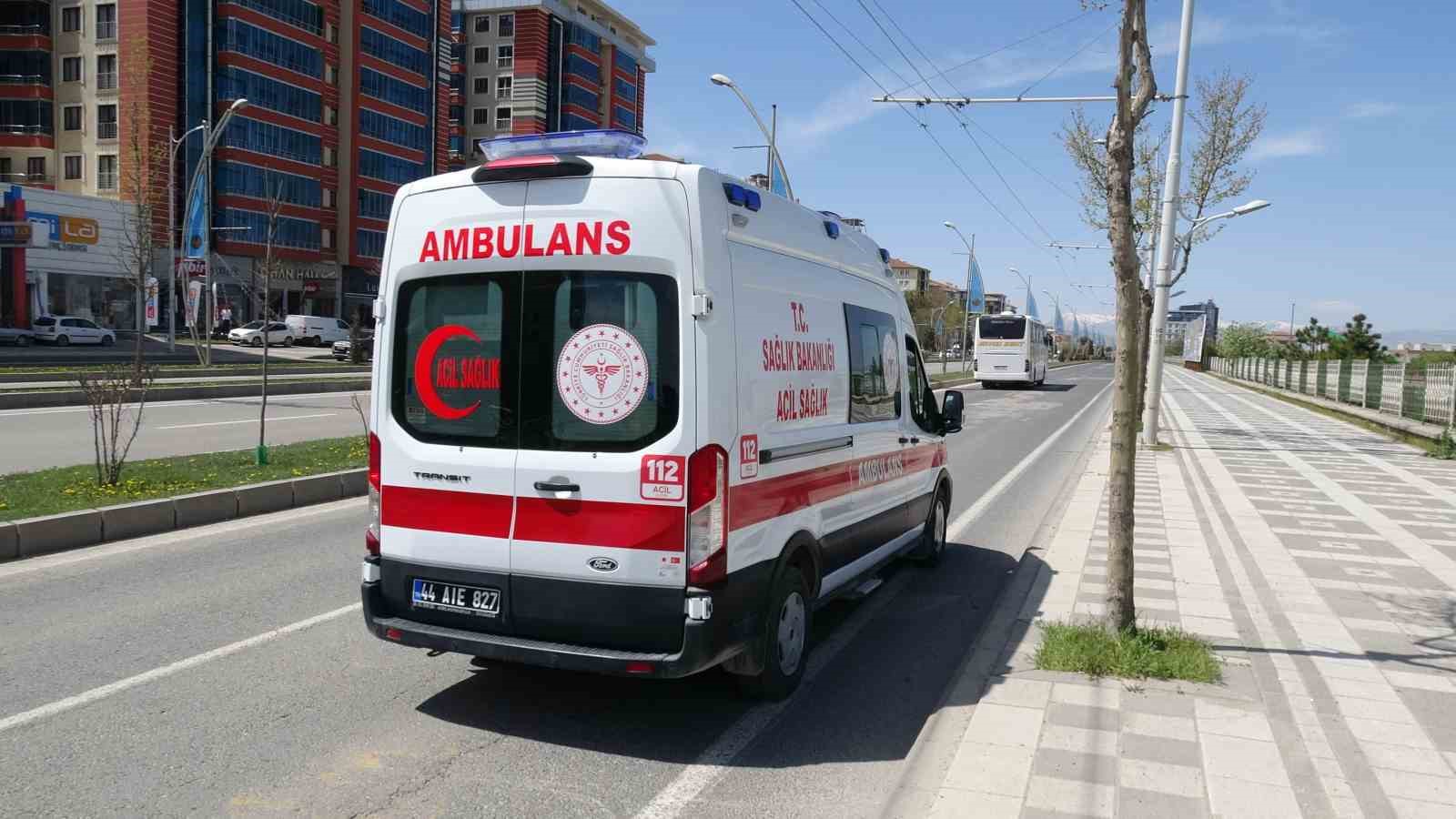 malatyada iki otobus carpisti 2 yarali 2 W838tUXD