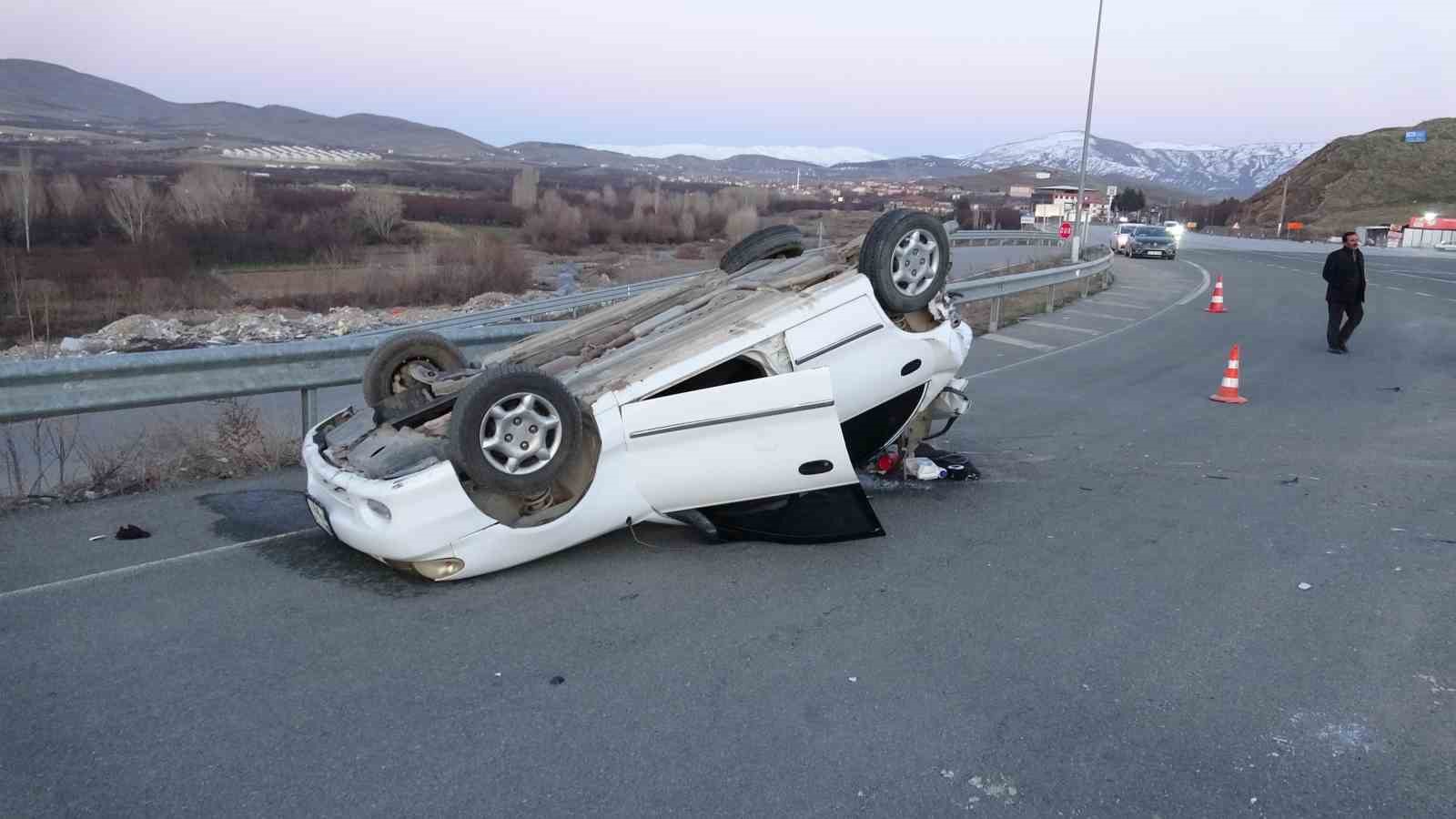 malatyada iki otomobil carpisti 3 yarali 3 v7fTZ4Ua