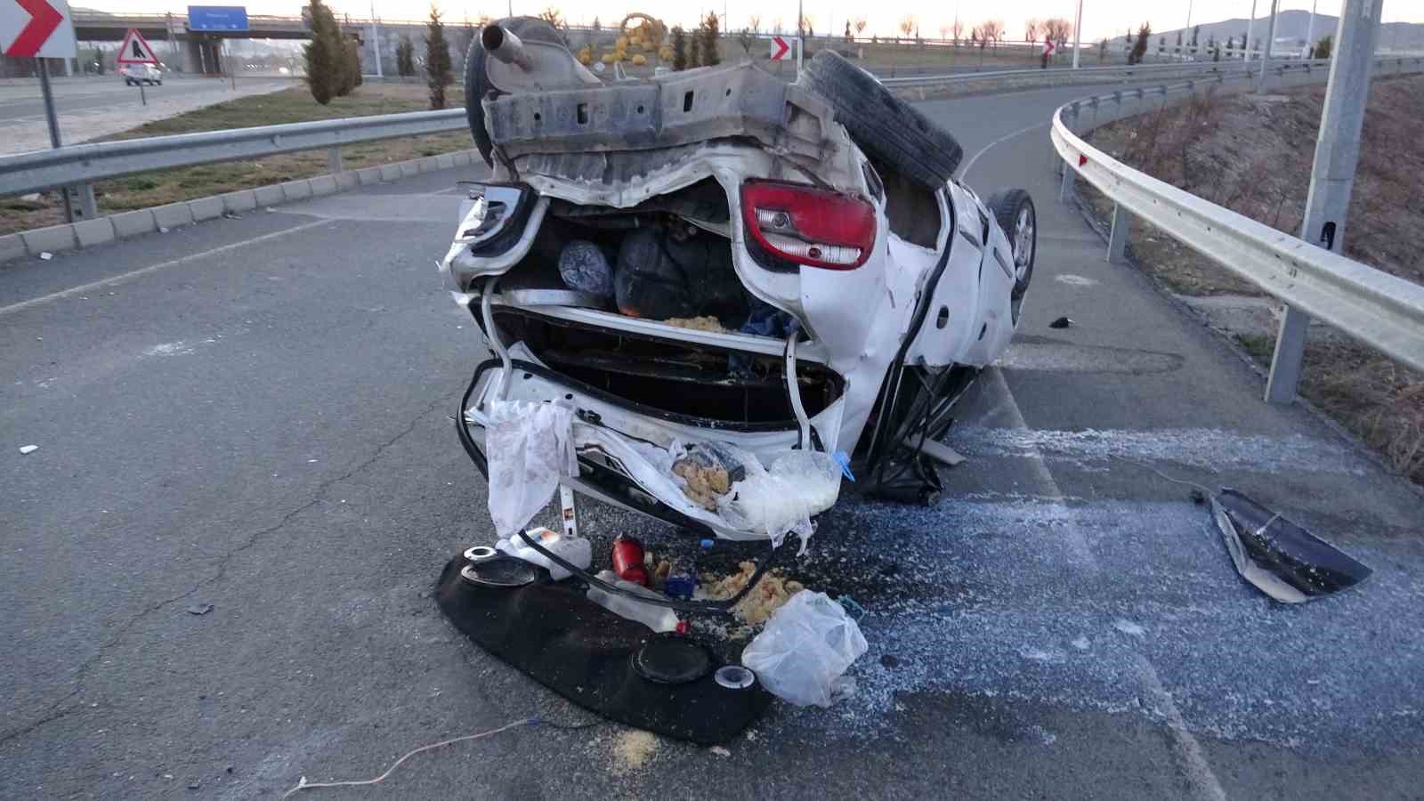 malatyada iki otomobil carpisti 3 yarali 4 qdGWUEDA