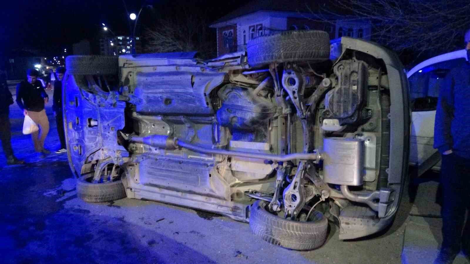 malatyada iki otomobil carpisti 4 yarali 3 HOBcKGGB