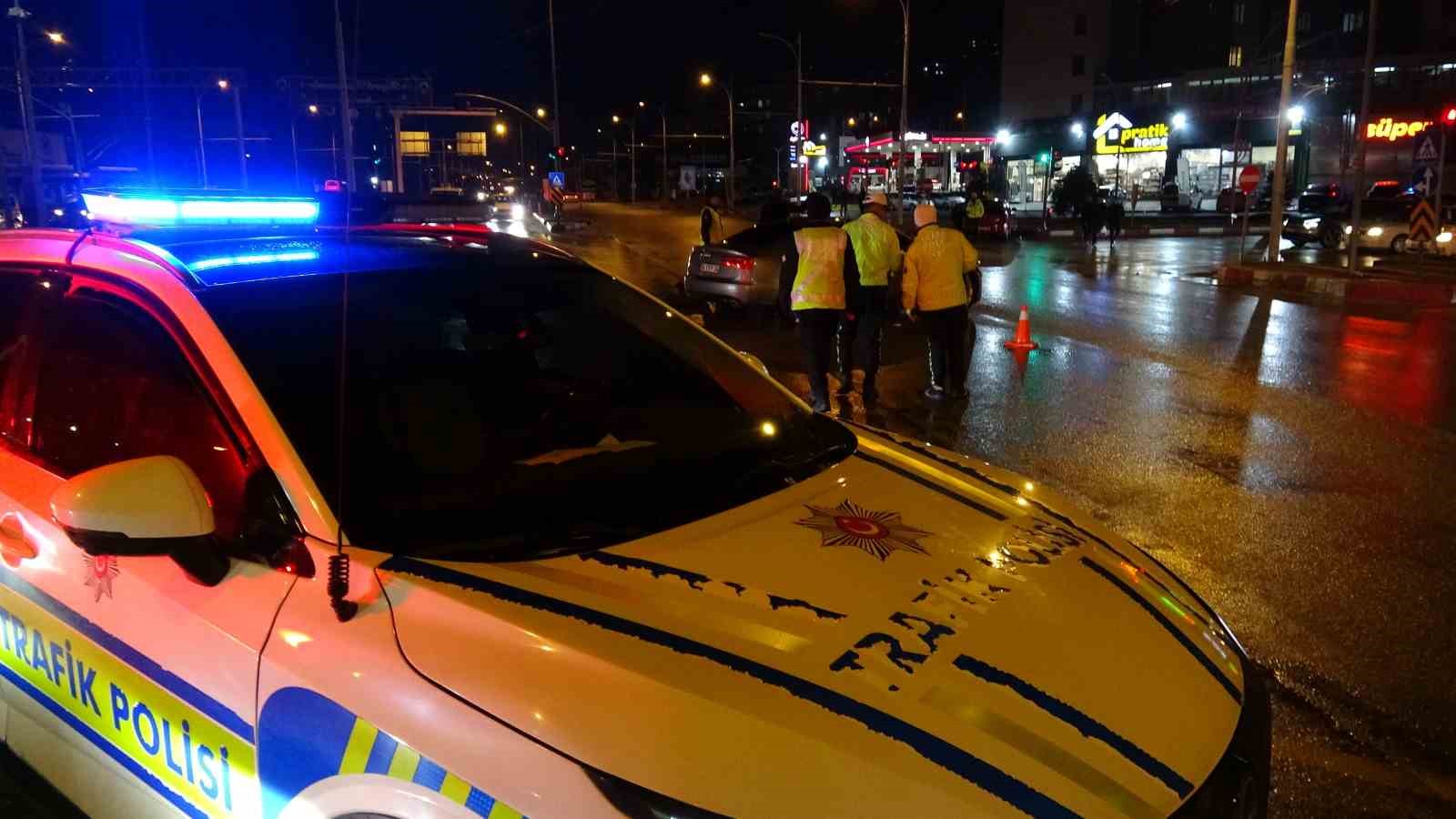 malatyada iki otomobil carpisti 5 yarali 3 YFBQh2uj