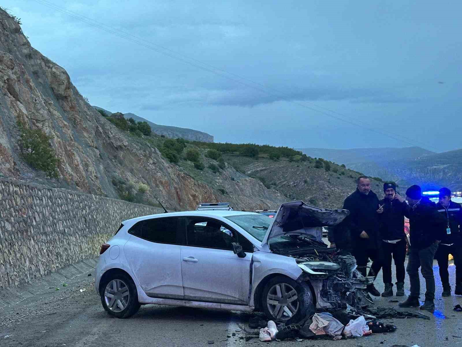 malatyada iki otomobil kafa kafaya carpisti 8 yarali 4 dS53prgA
