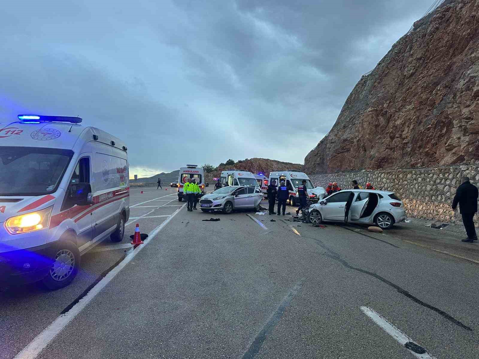 malatyada iki otomobil kafa kafaya carpisti 8 yarali 5 dLR5kX97